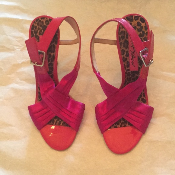 Betsy Johnson pink satin heels - Picture 1 of 3